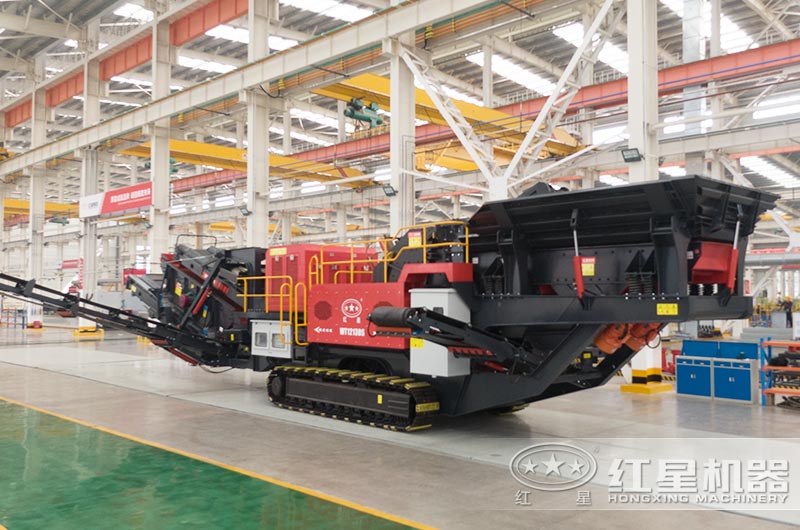 反擊式移動(dòng)礦石破碎機(jī)圖片